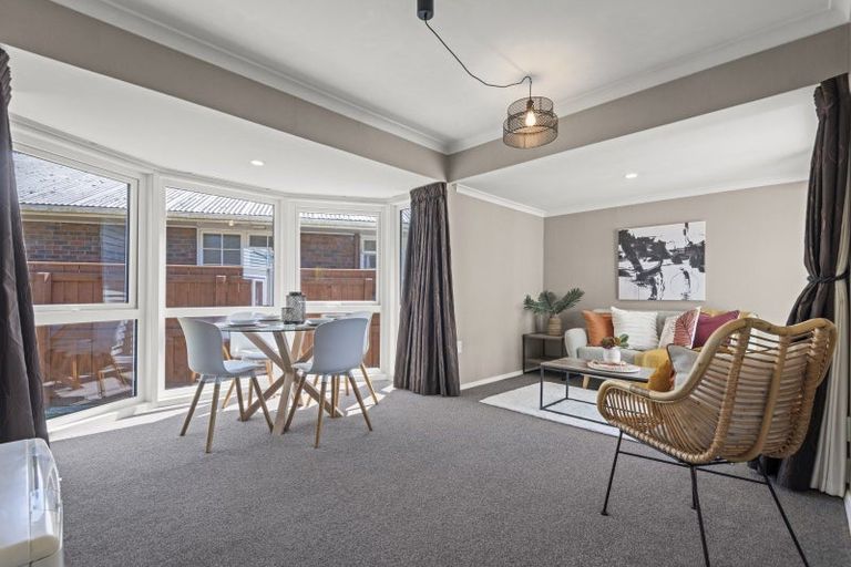 Photo of property in 1 Athlone Place, Hokowhitu, Palmerston North, 4410