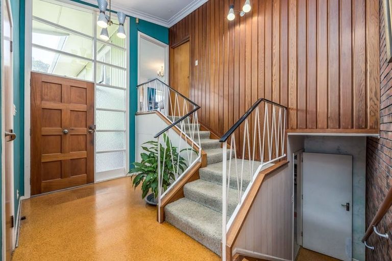 Photo of property in 54 Raleigh Road, Northcote, Auckland, 0627