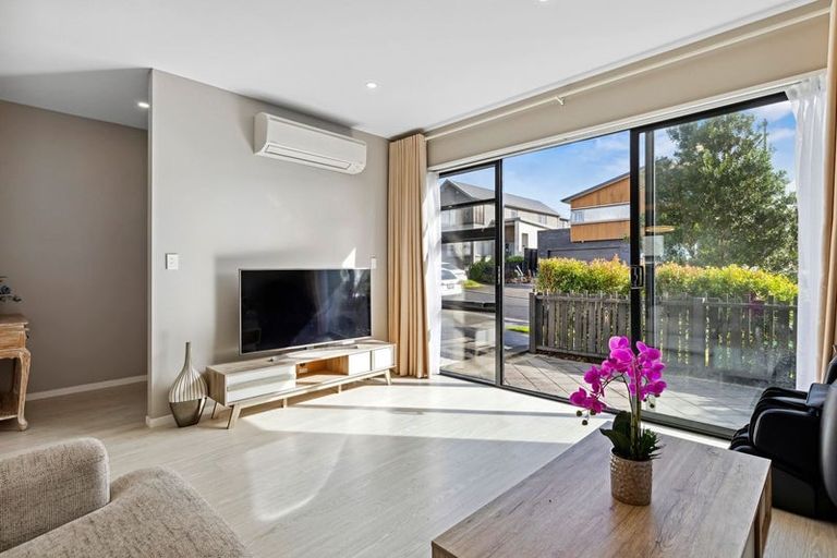 Photo of property in 10 Tihema Lane, Westgate, Auckland, 0614