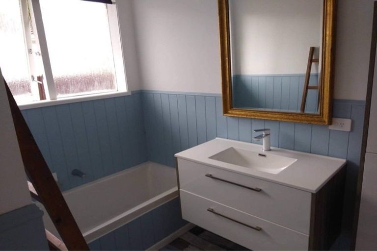 Photo of property in 15a Harvard Grove, Totara Park, Upper Hutt, 5018