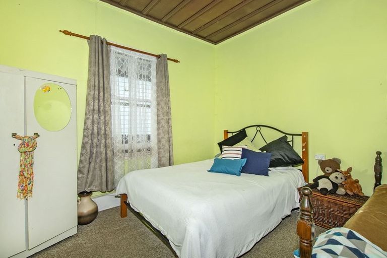 Photo of property in 94 George Street, Hikurangi, 0114