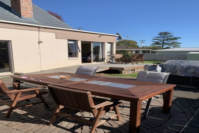 Photo of property in 56 Archibald Road, Kelston, Auckland, 0602