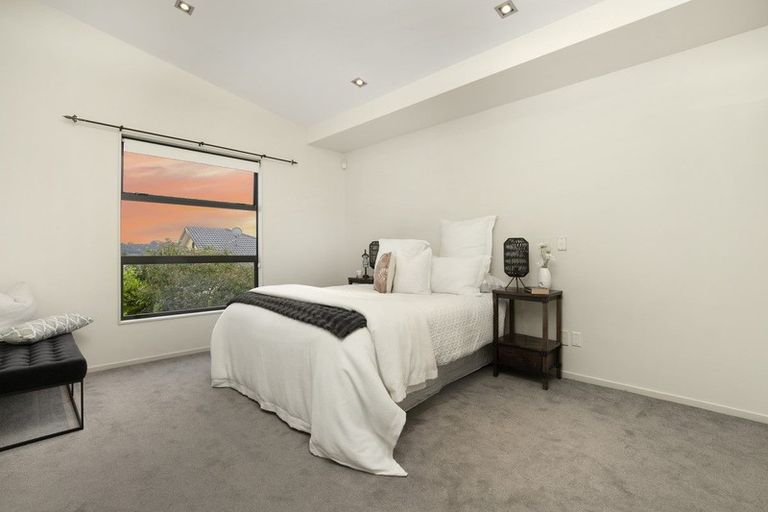 Photo of property in 9/40 Scarlet Oak Drive, Schnapper Rock, Auckland, 0632