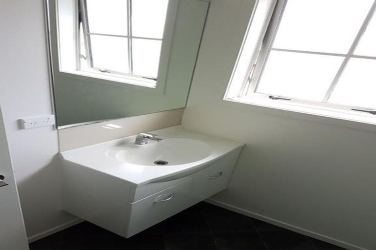 Photo of property in 4 Chiefs Court, Hamilton East, Hamilton, 3216