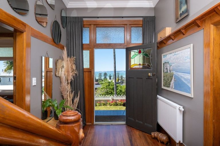 Photo of property in 16 Brewster Street, Bluff Hill, Napier, 4110