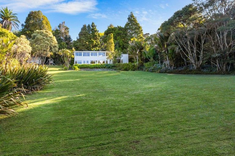 Photo of property in 867 West Coast Road, Oratia, Auckland, 0604