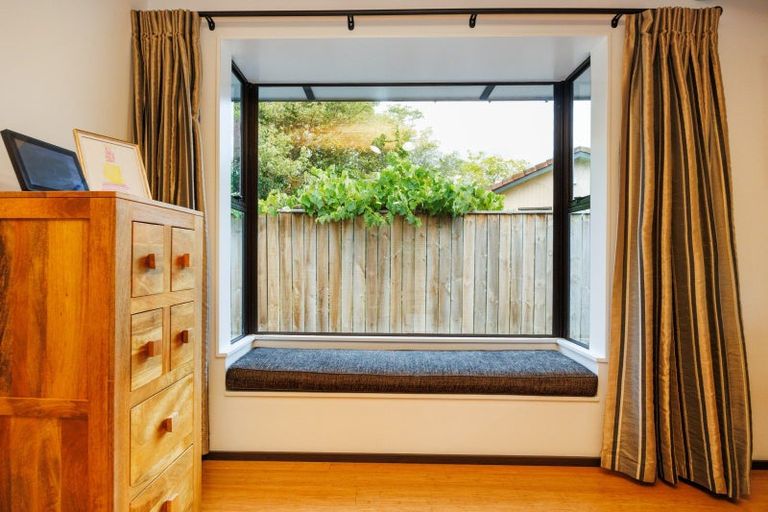 Photo of property in 11 Hillgrove Place, Fitzherbert, Palmerston North, 4410