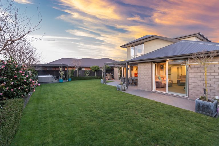 Photo of property in 32 Date Crescent, Aidanfield, Christchurch, 8025