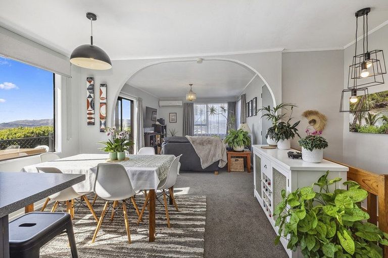 Photo of property in 5 Tikati View, Titahi Bay, Porirua, 5022