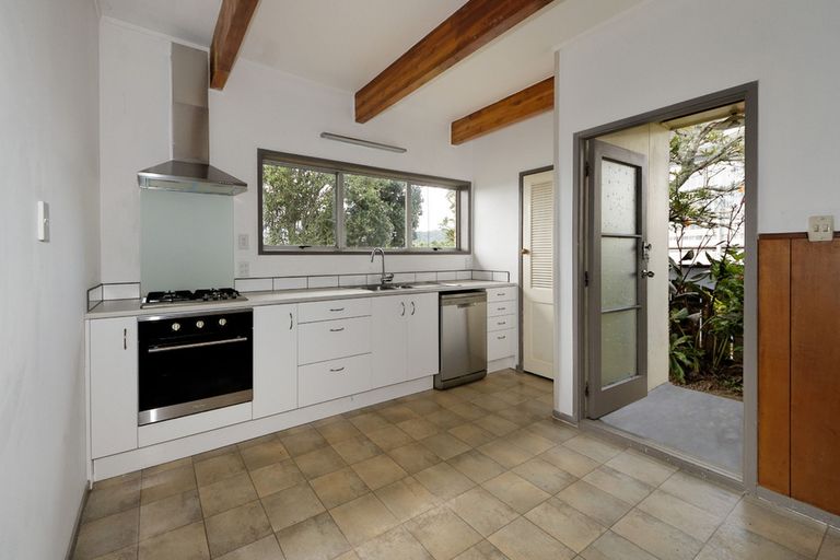 Photo of property in 5 Kotinga Avenue, Glen Eden, Auckland, 0602