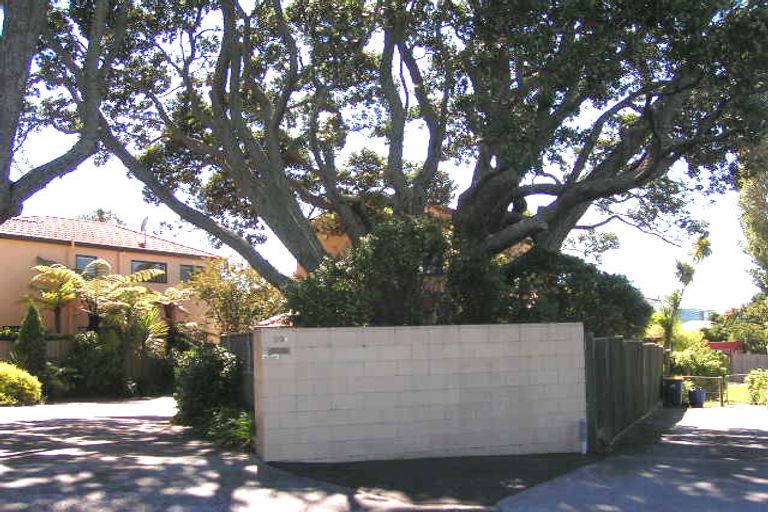 Photo of property in 2/39 Church Street, Northcote Point, Auckland, 0627