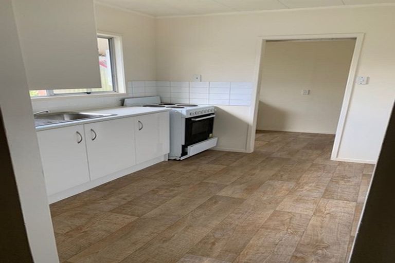 Photo of property in 12 Mile Place, Henderson, Auckland, 0612
