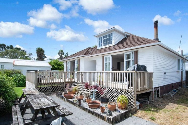 Photo of property in 23 Taupaki Road, Taupaki, Henderson, 0782