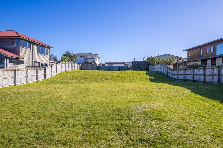 Photo of property in 17 Metzenthin Close, Raumati South, Paraparaumu, 5032