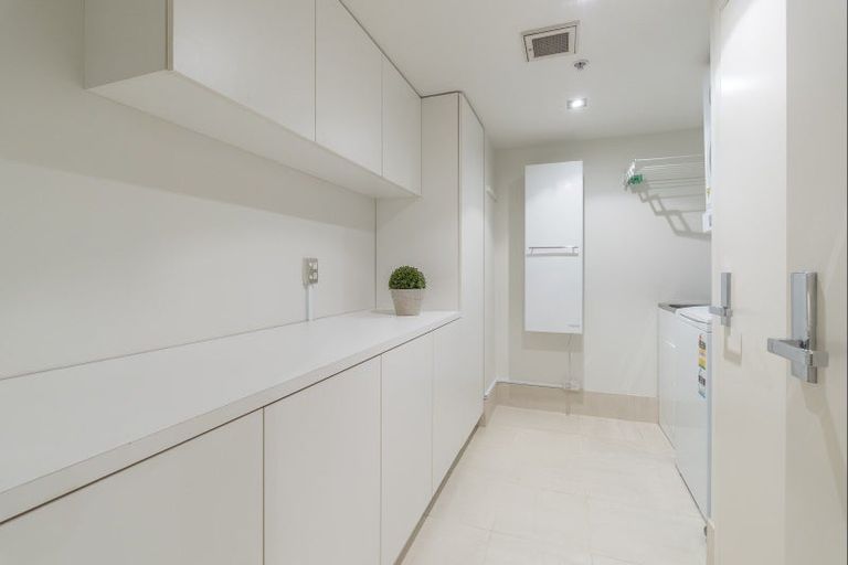 Photo of property in Oakridge Apartments, 703/10 Middleton Road, Remuera, Auckland, 1050