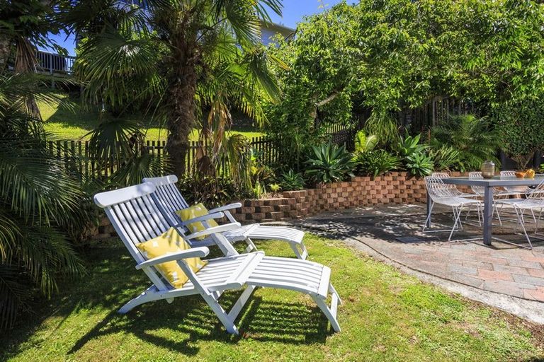 Photo of property in 2/16 Redwing Street, Browns Bay, Auckland, 0630