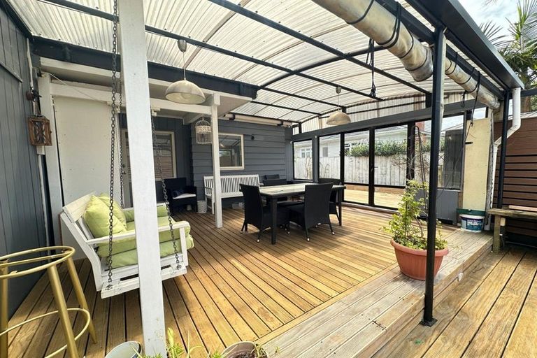 Photo of property in 47a Taikata Road, Te Atatu Peninsula, Auckland, 0610