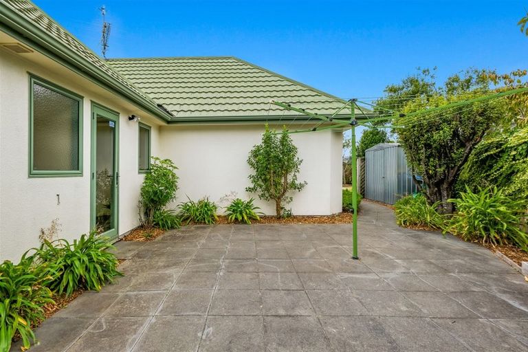 Photo of property in 20 Lanyon Place, Whitby, Porirua, 5024