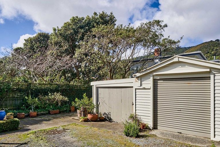 Photo of property in 143 Marine Parade, Eastbourne, Lower Hutt, 5013