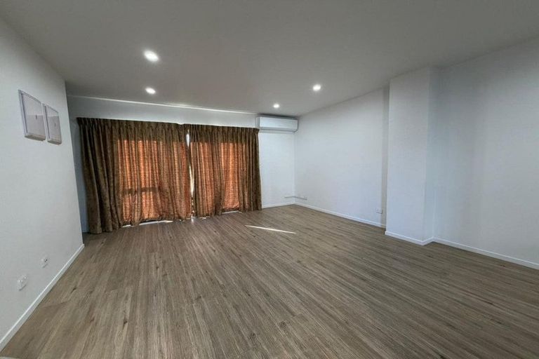 Photo of property in 39 Eileen Newey Place, Henderson, Auckland, 0612