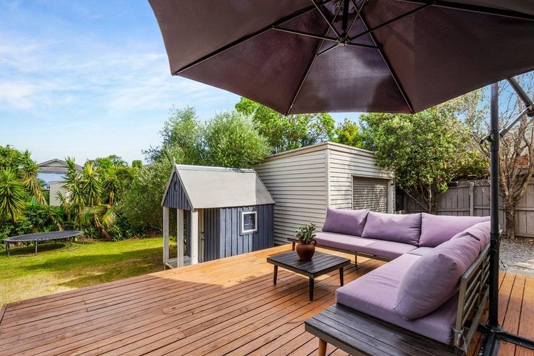 Photo of property in 76 Titirangi Road, New Lynn, Auckland, 0600