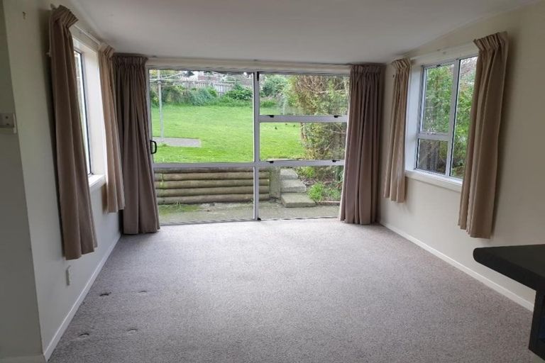 Photo of property in 1 Wakefield Terrace, Tawa, Wellington, 5028