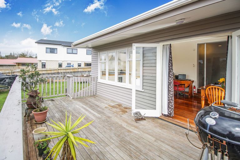 Photo of property in 309 Great North Road, Henderson, Auckland, 0612