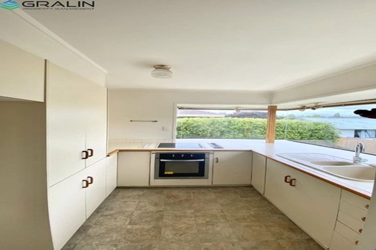 Photo of property in 3/332 West Coast Road, Glen Eden, Auckland, 0602