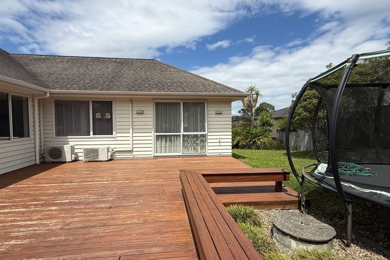 Photo of property in 66 Harrowglen Drive, Northcross, Auckland, 0630