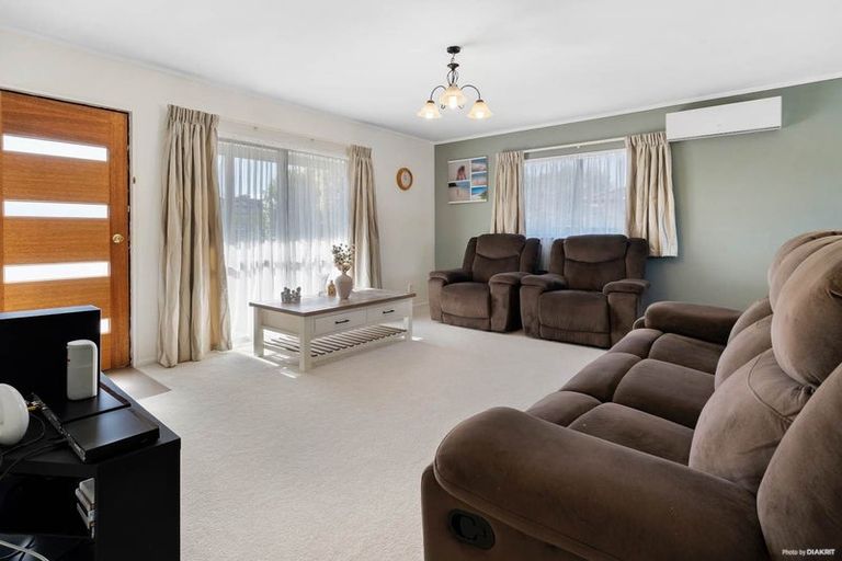 Photo of property in 10 Seaward Place, Wattle Downs, Auckland, 2103