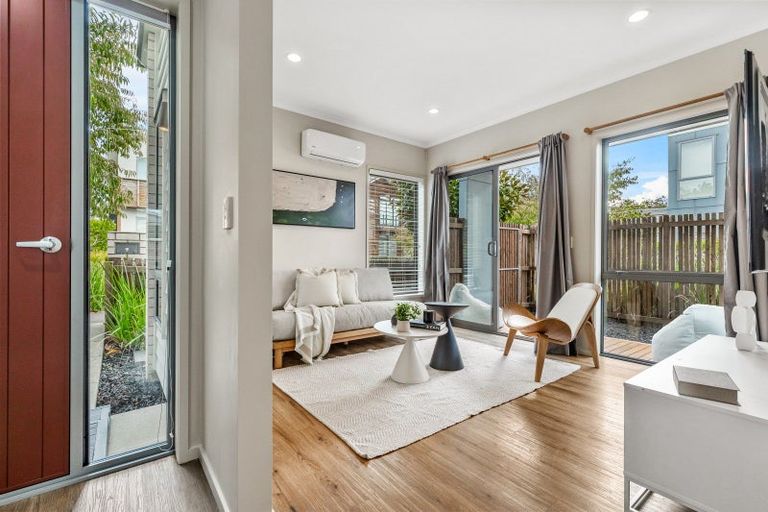 Photo of property in 58 Station Street, Hobsonville, Auckland, 0616