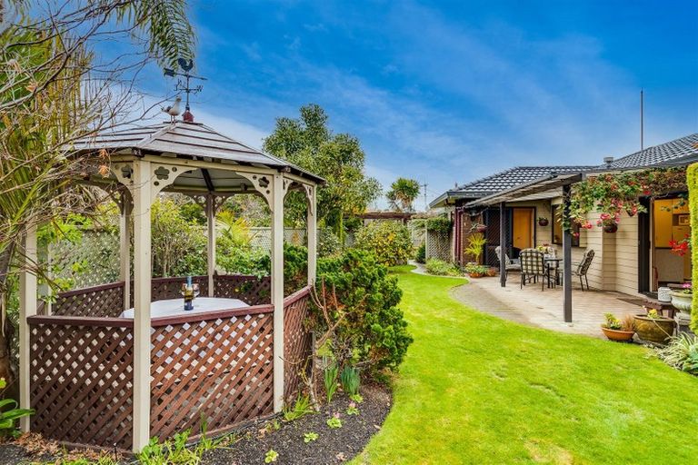 Photo of property in 1 Sloane Place, Taradale, Napier, 4112