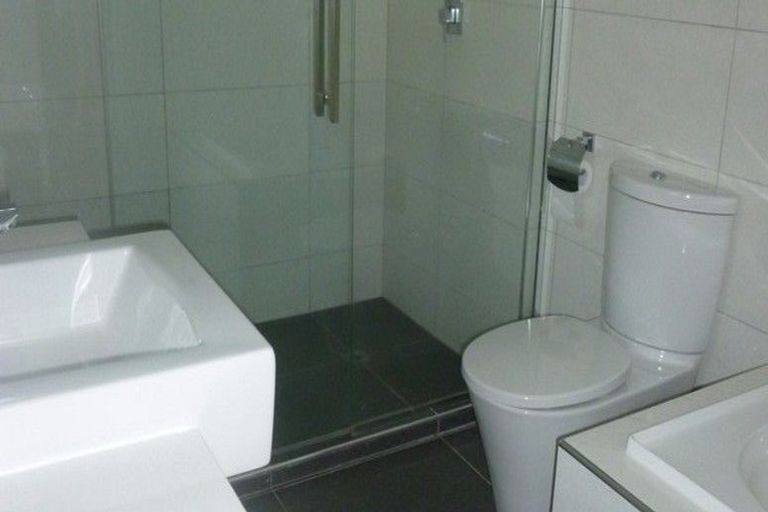 Photo of property in 1 Paterson Mews, Browns Bay, Auckland, 0630