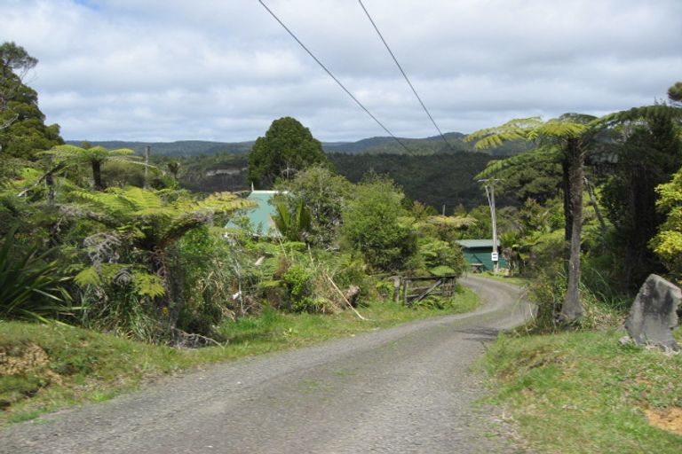 Photo of property in 16 Steam Hauler Track, Waitakere, Henderson, 0782