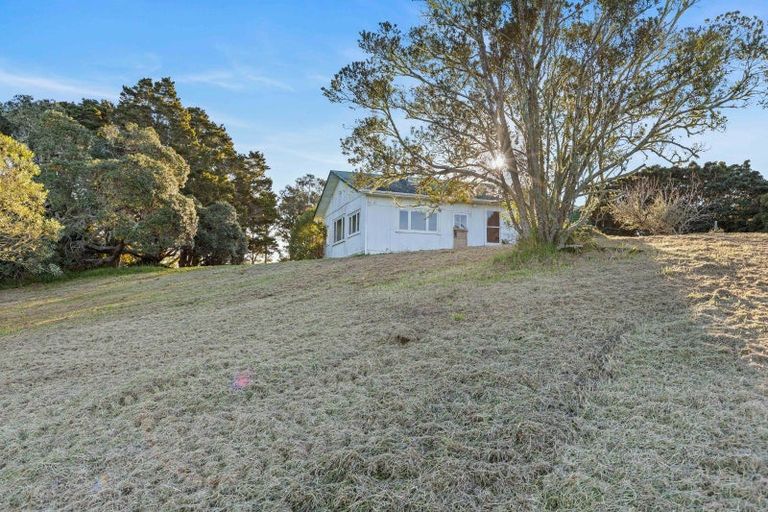 Photo of property in 1 Buckleys Track, Paremoremo, Auckland, 0632