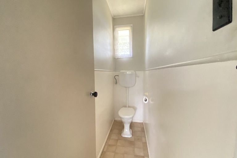 Photo of property in 26 Kirrie Avenue, Te Atatu South, Auckland, 0610