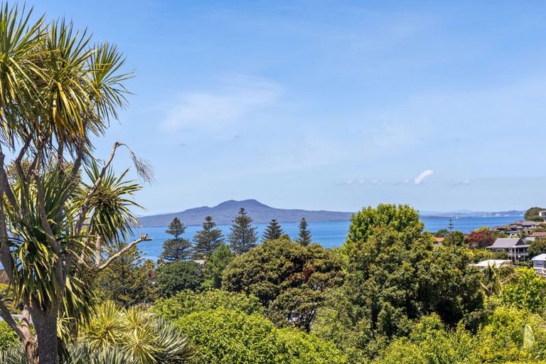 Photo of property in 2/26 Salem Place, Torbay, Auckland, 0630