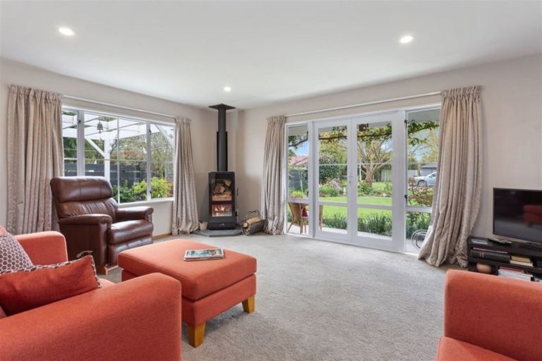 Photo of property in 33 Taranaki Drive, Woodend, 7610