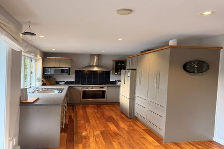 Photo of property in 30 Spencer Street, Crofton Downs, Wellington, 6035