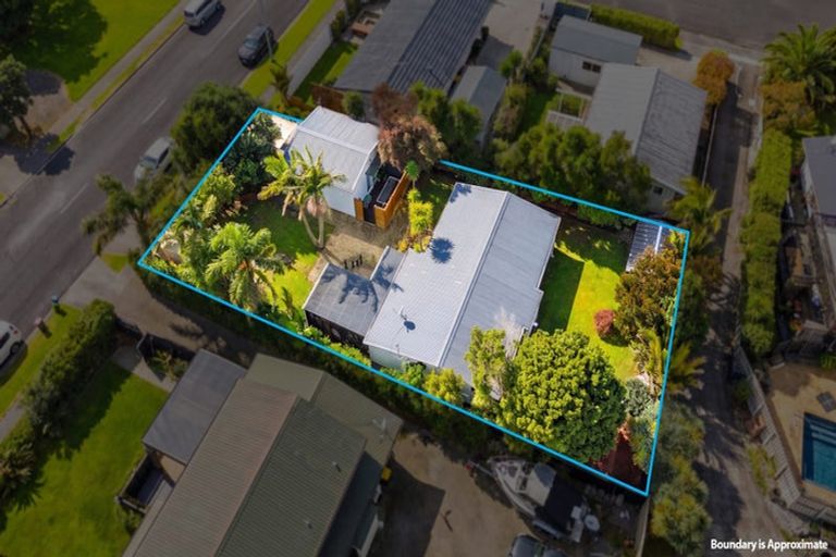 Photo of property in 100 Torkar Road, Clarks Beach, 2122