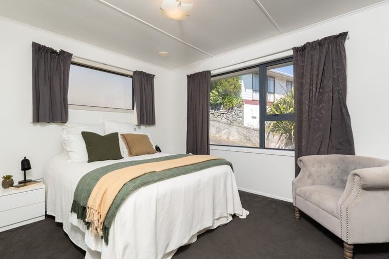 Photo of property in 14 Rice Crescent, Newlands, Wellington, 6037