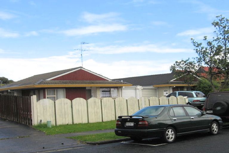 Photo of property in 2/1 Ballater Place, Highland Park, Auckland, 2010