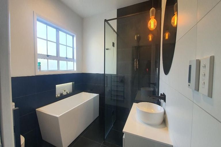 Photo of property in 14 Golf Road, Manor Park, Lower Hutt, 5019