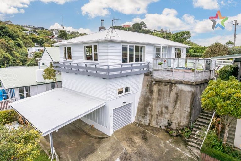 Photo of property in 35 Normandale Road, Normandale, Lower Hutt, 5010