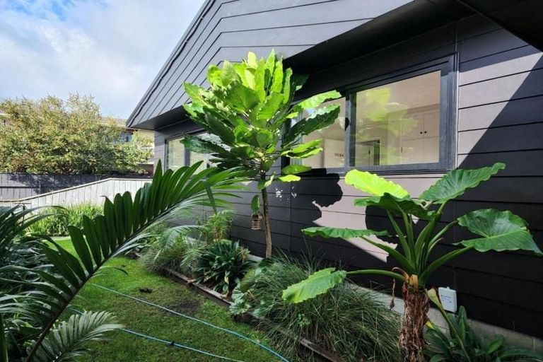 Photo of property in 23 Linda Street, Oakura, 4314