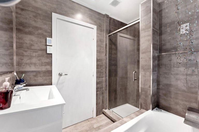 Photo of property in 6 Paterson Avenue, Pukekohe, 2120