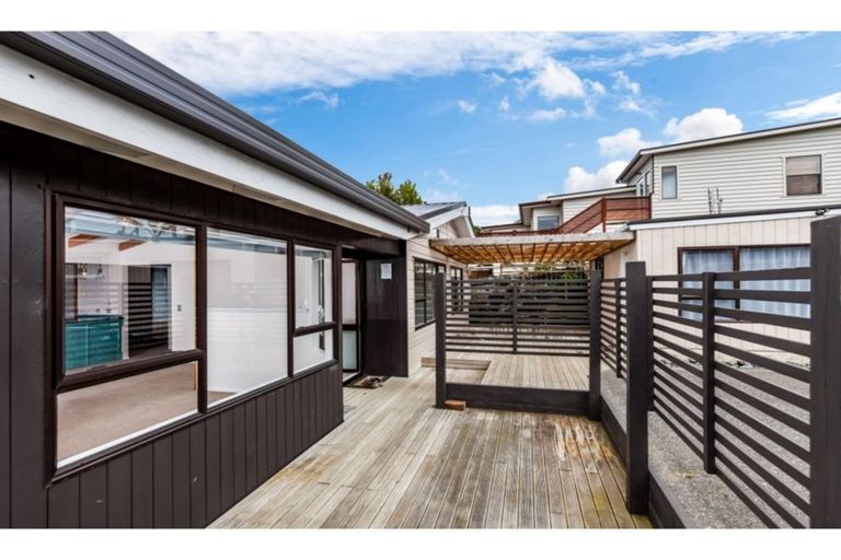 Photo of property in 70 Wade River Road, Stanmore Bay, Whangaparaoa, 0932