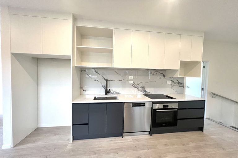 Photo of property in 25 Seaview Road, Glenfield, Auckland, 0629