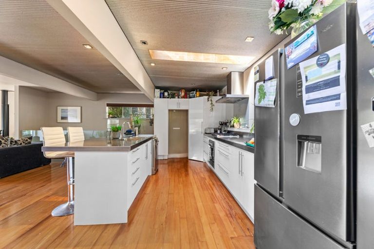 Photo of property in 14 Opou Road, Titirangi, Auckland, 0604