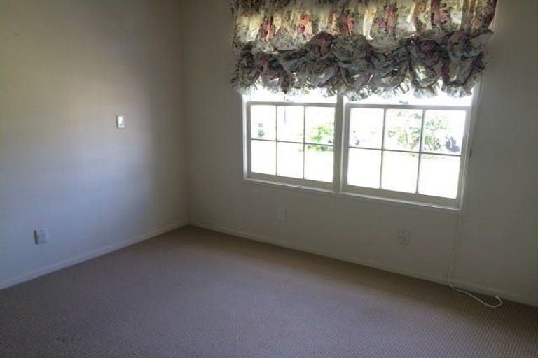 Photo of property in 23 Serrita Avenue, Sunnyhills, Auckland, 2010